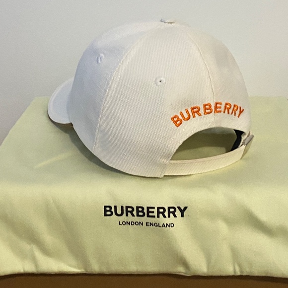 Burberry Mythical Alphabet "B" Faun Cap Off-White - Picture 4 of 8